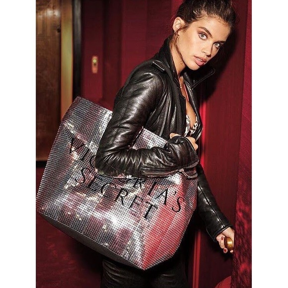 Victoria’s Secret Logo Sequin Stripe Weekender Duffle Travel Bag Pink Bling - Picture 2 of 16